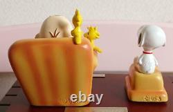 Sunhingys Snoopy Avec Boîte En Bois Charlie Brown Figurine