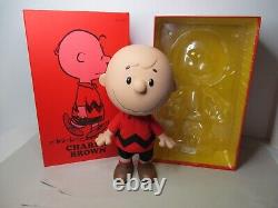 Super7 La figurine en vinyle de Charlie Brown Red Shirt Peanuts Supersize Complète 16