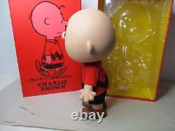 Super7 La figurine en vinyle de Charlie Brown Red Shirt Peanuts Supersize Complète 16
