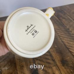 Tasse Hallmark Peanuts Charlie Brown avec poignée en forme de cerf-volant jaune 3D