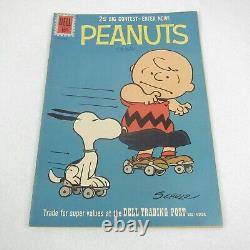 The translation in French would be: Peanuts #11 Bande dessinée Dell Comics Charlie Brown & Snoopy Schulz Vintage 1962