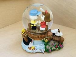 Traduisez ce titre en français: Snoopy Charlie Brown Westland Vintage Snow Globe numéro de série 8363.

Snoopy Charlie Brown Westland Vintage Snow Globe numéro de série 8363 serait traduit en français par : Globe de neige vintage Snoopy Charlie Brown Westland, numéro de série 8363.