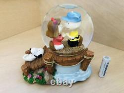 Traduisez ce titre en français: Snoopy Charlie Brown Westland Vintage Snow Globe numéro de série 8363.

Snoopy Charlie Brown Westland Vintage Snow Globe numéro de série 8363 serait traduit en français par : Globe de neige vintage Snoopy Charlie Brown Westland, numéro de série 8363.