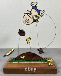 Trophée Aviva Snoopy Sparkies Charlie Brown Base en Bois Teck Rareté Vintage À LIRE