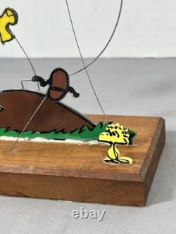 Trophée Aviva Snoopy Sparkies Charlie Brown Base en Bois Teck Rareté Vintage À LIRE