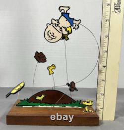 Trophée Aviva Snoopy Sparkies Charlie Brown Base en Bois Teck Rareté Vintage À LIRE