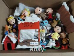 Un NOËL DE CHARLIE BROWN Ensemble de 6 Figurines + SNOOPY et Maison avec Sons et Lumières