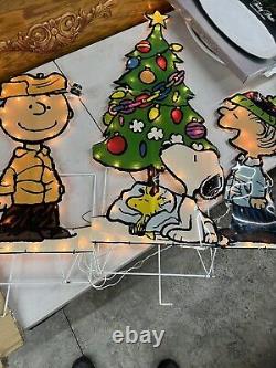 VTG PEANUTS SNOOPY Chantant près de l'arbre de Noël SCULPTURE ÉCLAIRÉE CHARLIE BROWN