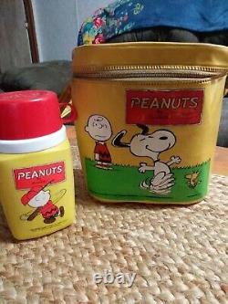 Vintage 1965 Peanuts Charlie Brown Snoopy Rare Boîte-repas en vinyle avec thermos Jaune