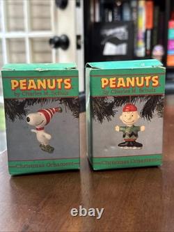 Willitts Snoopy et Charlie Brown Ensemble de Décorations Céramiques Vintage Patinage