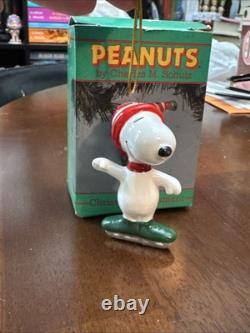 Willitts Snoopy et Charlie Brown Ensemble de Décorations Céramiques Vintage Patinage